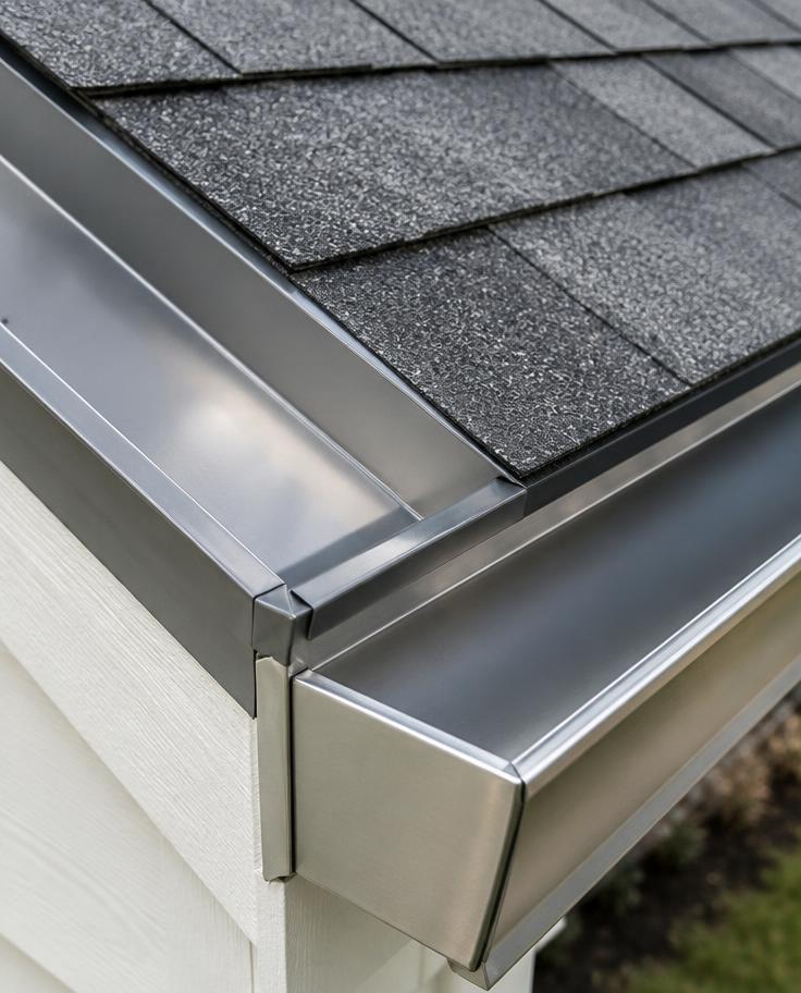 Finished roof-edge flashing and gutter seam